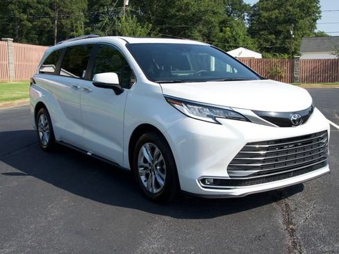 Used 2026 Toyota Sienna Limited AWD/4WD image 1