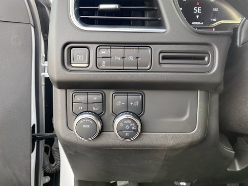 Used 2023 GMC Yukon SLT image 29