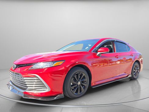 Used 2024 Toyota Camry LE image 2