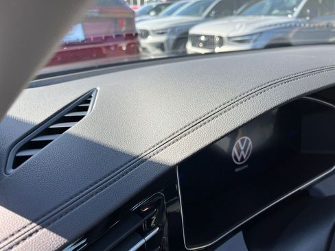 Used 2025 Volkswagen Jetta SE image 34