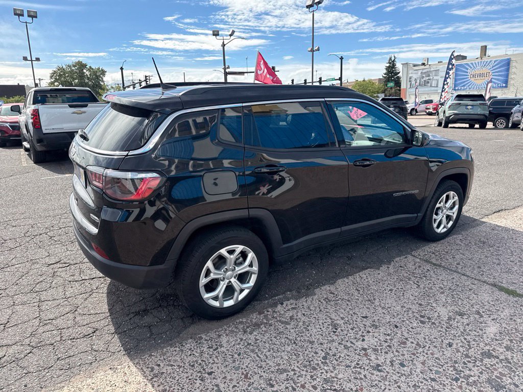 Used 2024 Jeep Compass Latitude AWD/4WD image 9