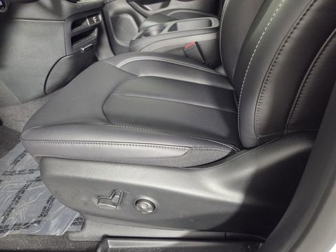 New 2026 Chrysler Pacifica Select FWD image 13