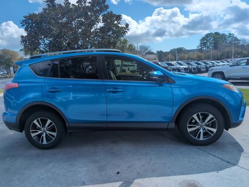 Used 2018 Toyota RAV4 XLE image 11