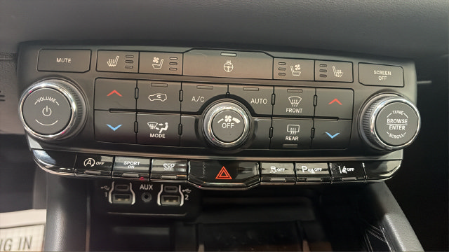 Used 2025 Dodge Durango GT AWD/4WD image 32