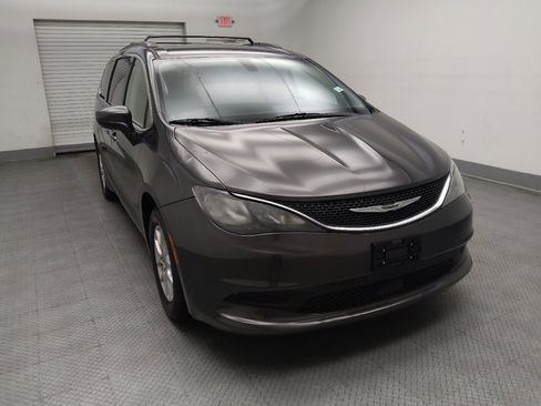 Used 2021 Chrysler Voyager Lxi FWD image 13