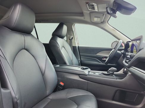 Used 2024 Toyota Grand Highlander AWD image 18
