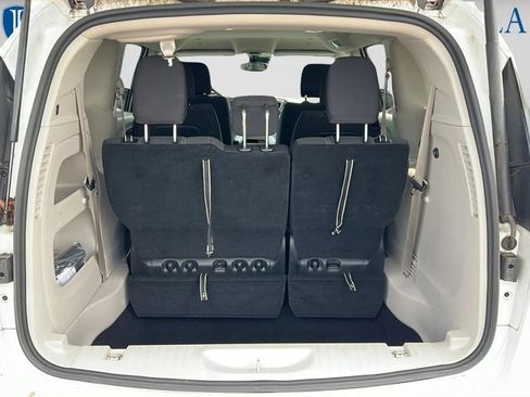 Used 2024 Chrysler Voyager LX FWD image 19