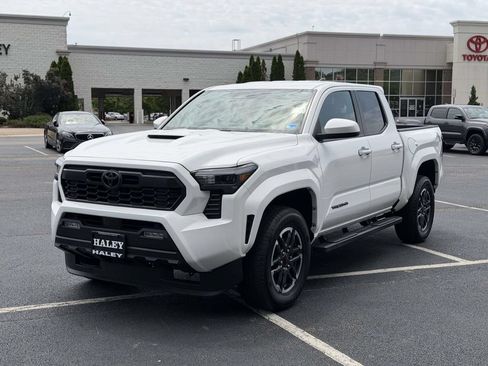 Certified 2025 Toyota Tacoma TRD Sport AWD/4WD image 24
