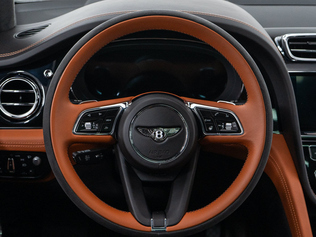 Certified 2022 Bentley Bentayga AWD/4WD image 30