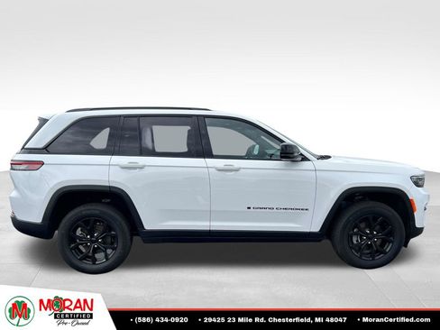 Used 2024 Jeep Grand Cherokee Altitude AWD/4WD image 6