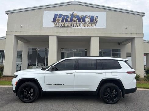 Used 2023 Jeep Grand Cherokee L Laredo AWD/4WD image 1