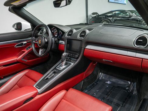 Used 2018 Porsche 718 Boxster S RWD image 13