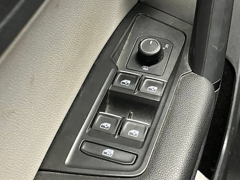 Used 2019 Volkswagen Tiguan SE AWD/4WD image 16