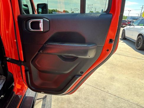 Used 2018 Jeep Wrangler Unlimited Rubicon w/ LED Lighting Group AWD/4WD image 15