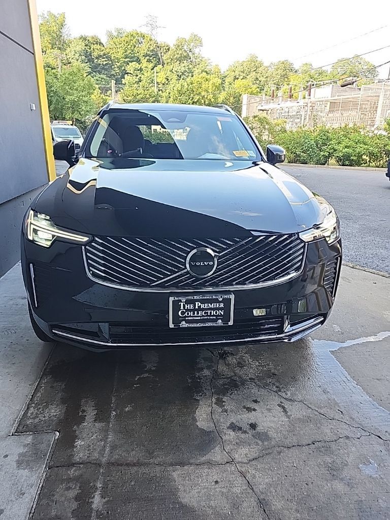 Used 2026 Volvo XC90 B5 Core w/ Protection Package Premier AWD/4WD image 1