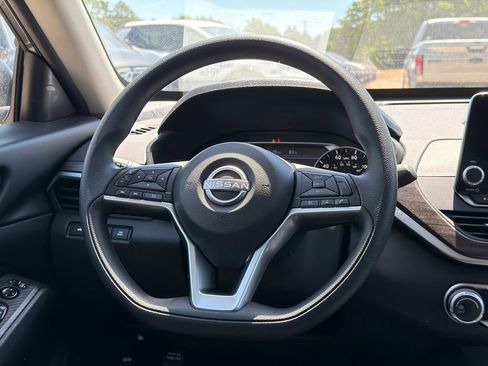 Used 2025 Nissan Altima 2.5 SV FWD image 23