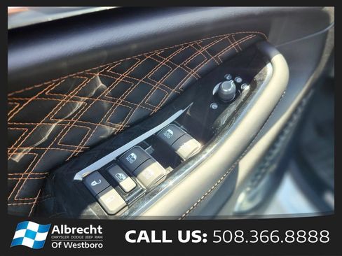 Used 2023 Jeep Grand Cherokee L Summit w/ Luxury Tech Group V AWD/4WD image 19