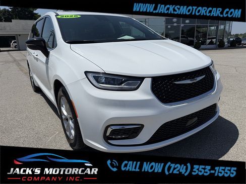 Used 2026 Chrysler Pacifica Limited FWD image 3