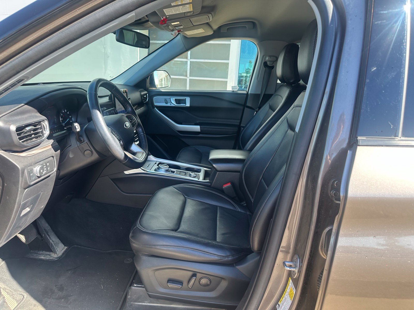 Used 2021 Ford Explorer Limited w/ Equipment Group 301A AWD/4WD image 6