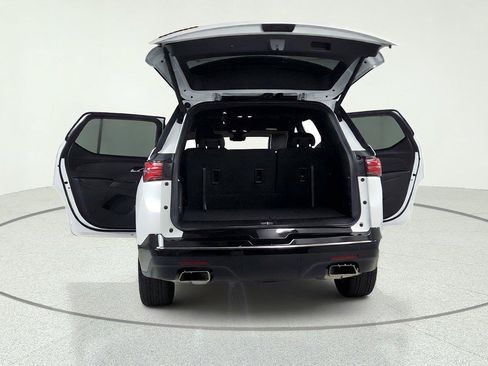 Used 2023 Chevrolet Traverse Premier w/ Redline Edition FWD image 13