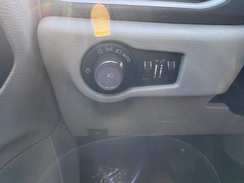Used 2024 Chrysler Pacifica Touring-L FWD image 30