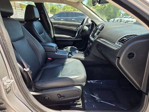 Used 2015 Chrysler 300 Limited RWD image 17
