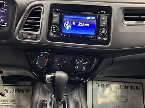 Used 2022 Honda HR-V LX image 11