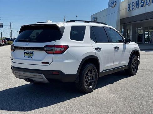 Used 2024 Honda Pilot TrailSport image 3