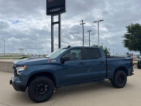 Used 2024 Chevrolet Silverado 1500 LT Trail Boss w/ Convenience Package II AWD/4WD image 1