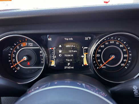 Certified 2023 Jeep Wrangler Sahara w/ Cold Weather Group image 28