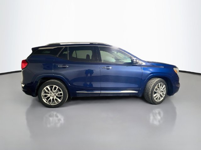 Used 2023 GMC Terrain Denali w/ Denali Premium Package AWD/4WD image 9