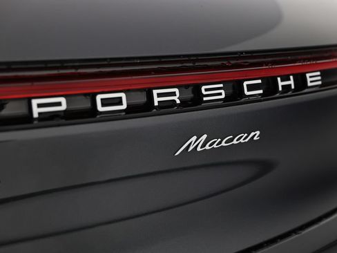 Certified 2026 Porsche Macan AWD/4WD image 14