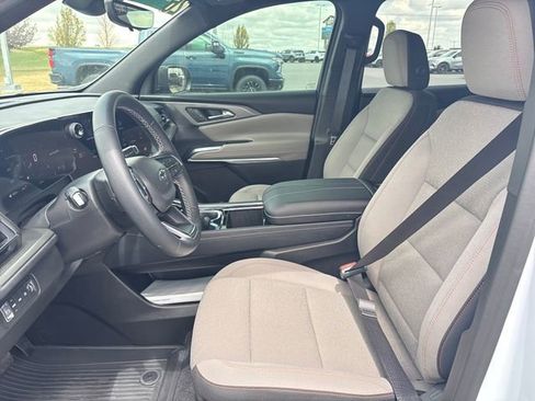 Certified 2026 Chevrolet Traverse LT w/ Midnight/Sport Edition AWD/4WD image 9