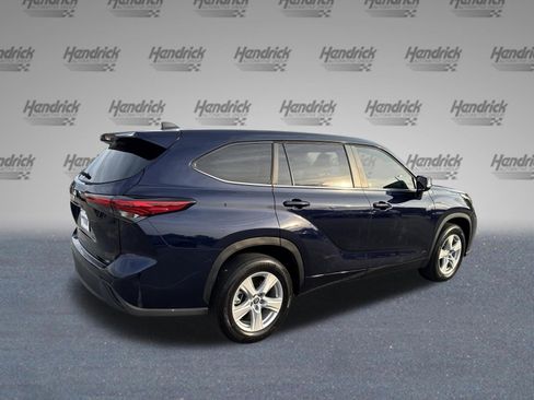 Used 2023 Toyota Highlander LE FWD image 9