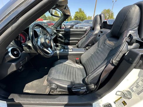 Used 2018 FIAT 124 Spider Abarth w/ Convenience Group RWD image 18