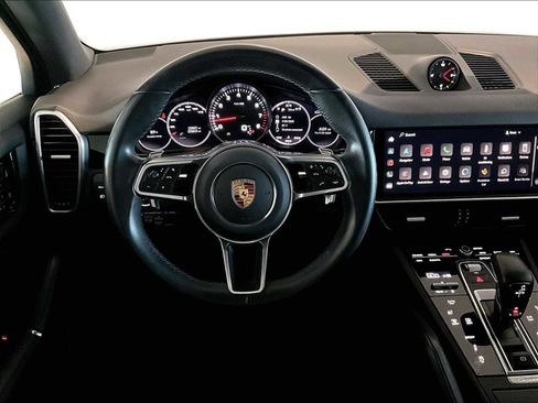 Used 2023 Porsche Cayenne image 16