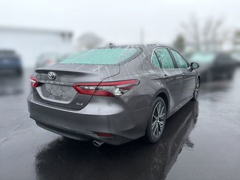 Used 2022 Toyota Camry XLE FWD image 7