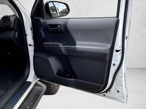 Used 2018 Toyota Tacoma SR RWD image 18
