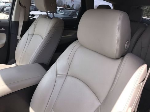 Used 2019 Buick Enclave Essence FWD image 11