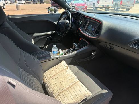 Used 2019 Dodge Challenger SXT RWD image 8