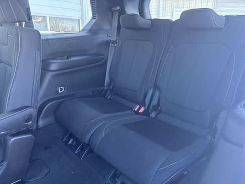 Used 2024 Jeep Grand Cherokee L Laredo image 33