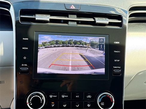 Certified 2024 Hyundai Tucson SE image 13