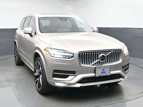 Used 2024 Volvo XC90 B6 Ultimate w/ Protection Package Premier AWD/4WD image 2