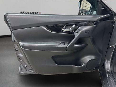 Used 2018 Nissan Rogue SL w/ Premium Package image 22