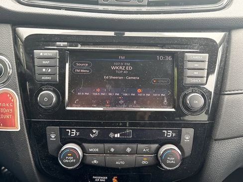 Used 2018 Nissan Rogue SV w/ Premium Package FWD image 27