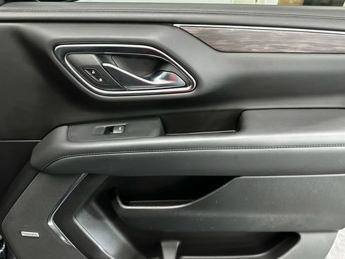 Used 2023 Chevrolet Suburban Z71 w/ Luxury Package AWD/4WD image 19