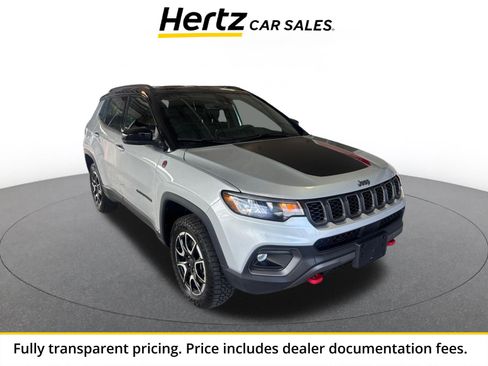 Used 2025 Jeep Compass Trailhawk w/ Trailer Tow Group AWD/4WD image 1