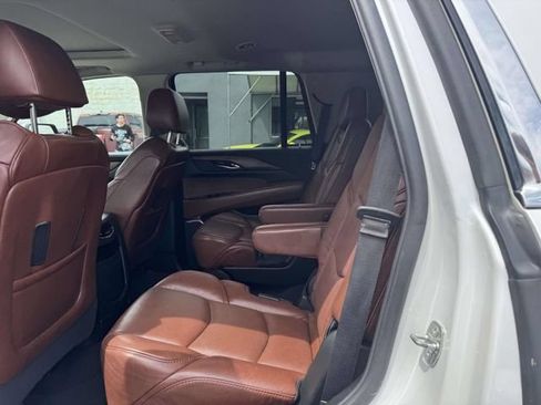 Used 2020 Cadillac Escalade Luxury AWD/4WD image 17