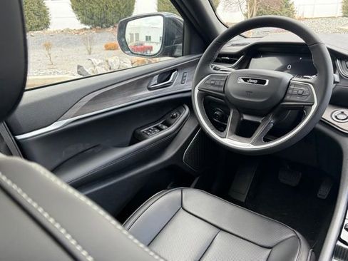 New 2025 Jeep Grand Cherokee L Limited image 36