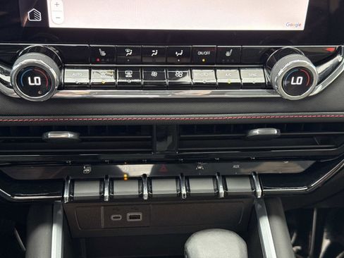 Used 2023 Chevrolet Colorado Z71 w/ Z71 Convenience Package 2 image 5